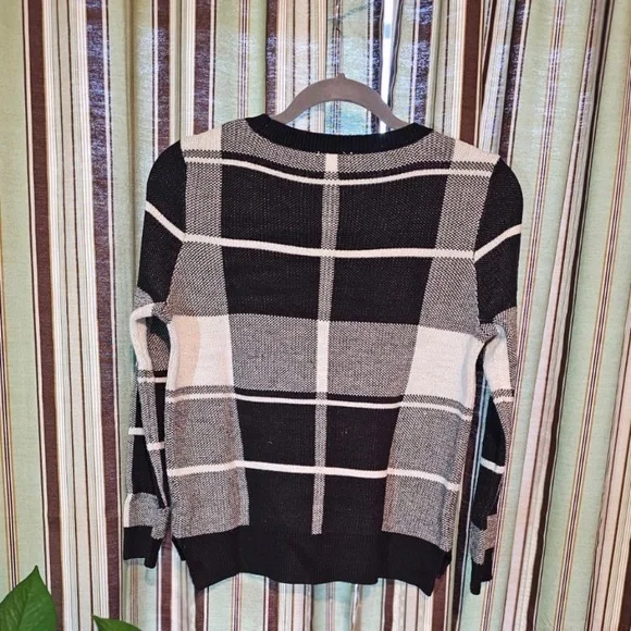 Knit black and white plaid Sweater Design History - Picture 3 of 3
